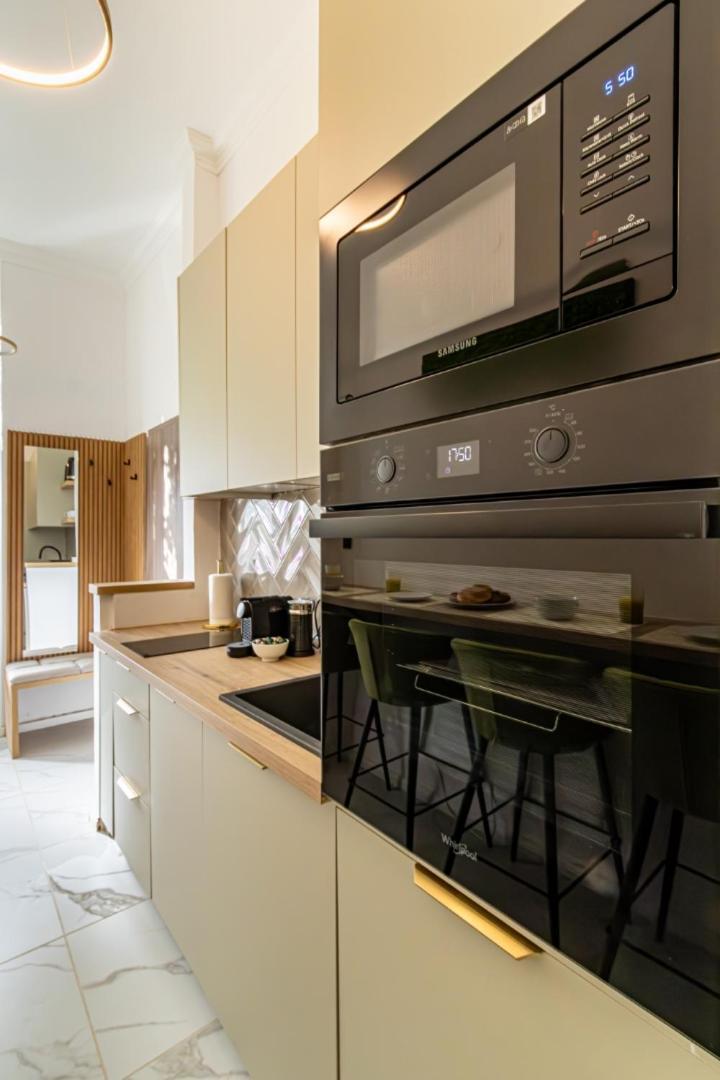 Oasis Apartment On The Broadway With Ac 부다페스트 외부 사진