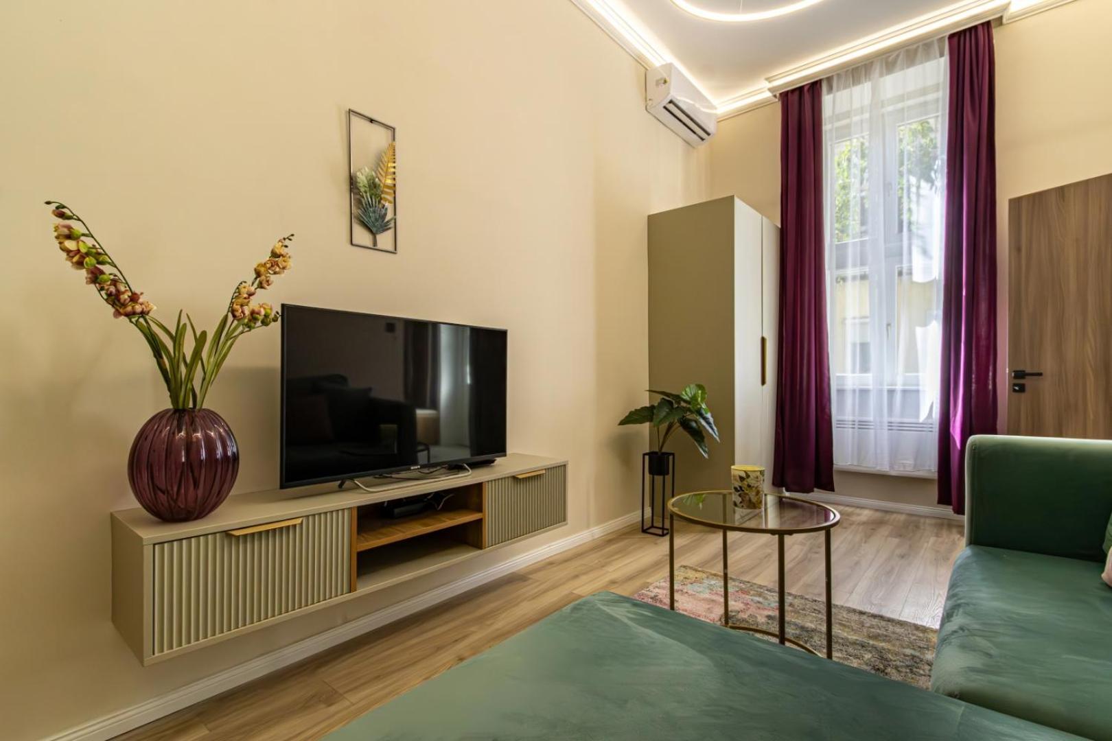 Oasis Apartment On The Broadway With Ac 부다페스트 외부 사진