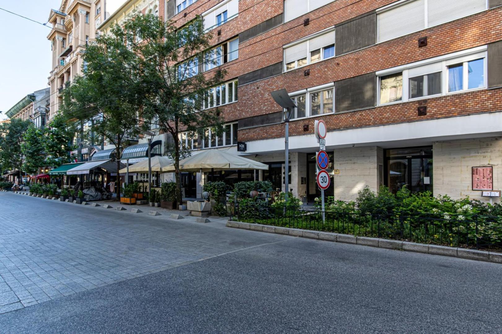Oasis Apartment On The Broadway With Ac 부다페스트 외부 사진