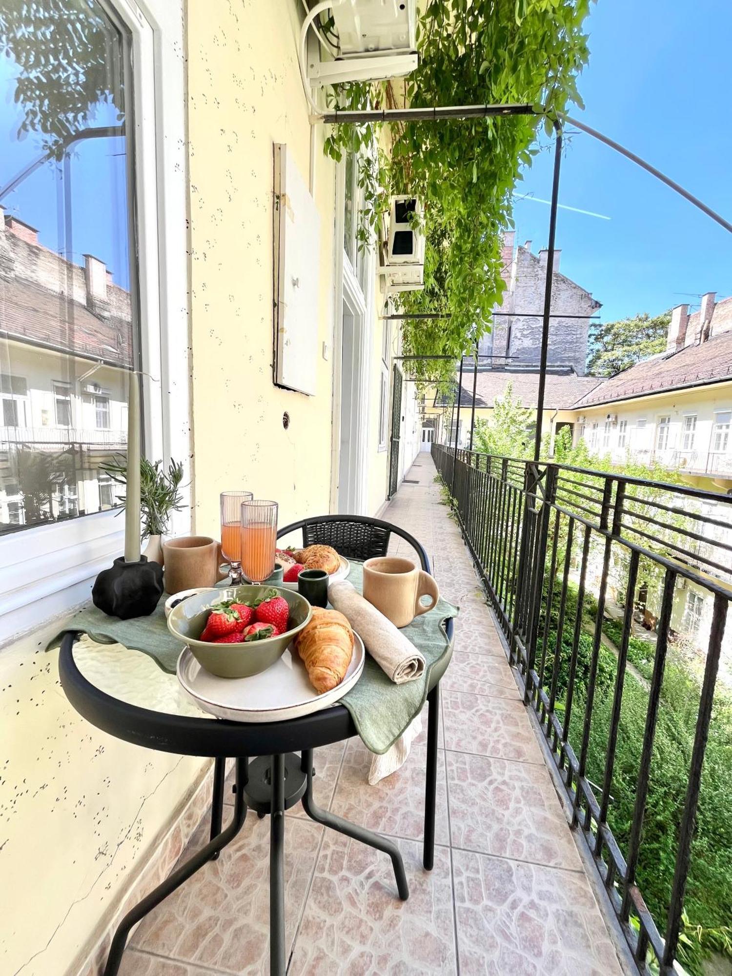 Oasis Apartment On The Broadway With Ac 부다페스트 외부 사진
